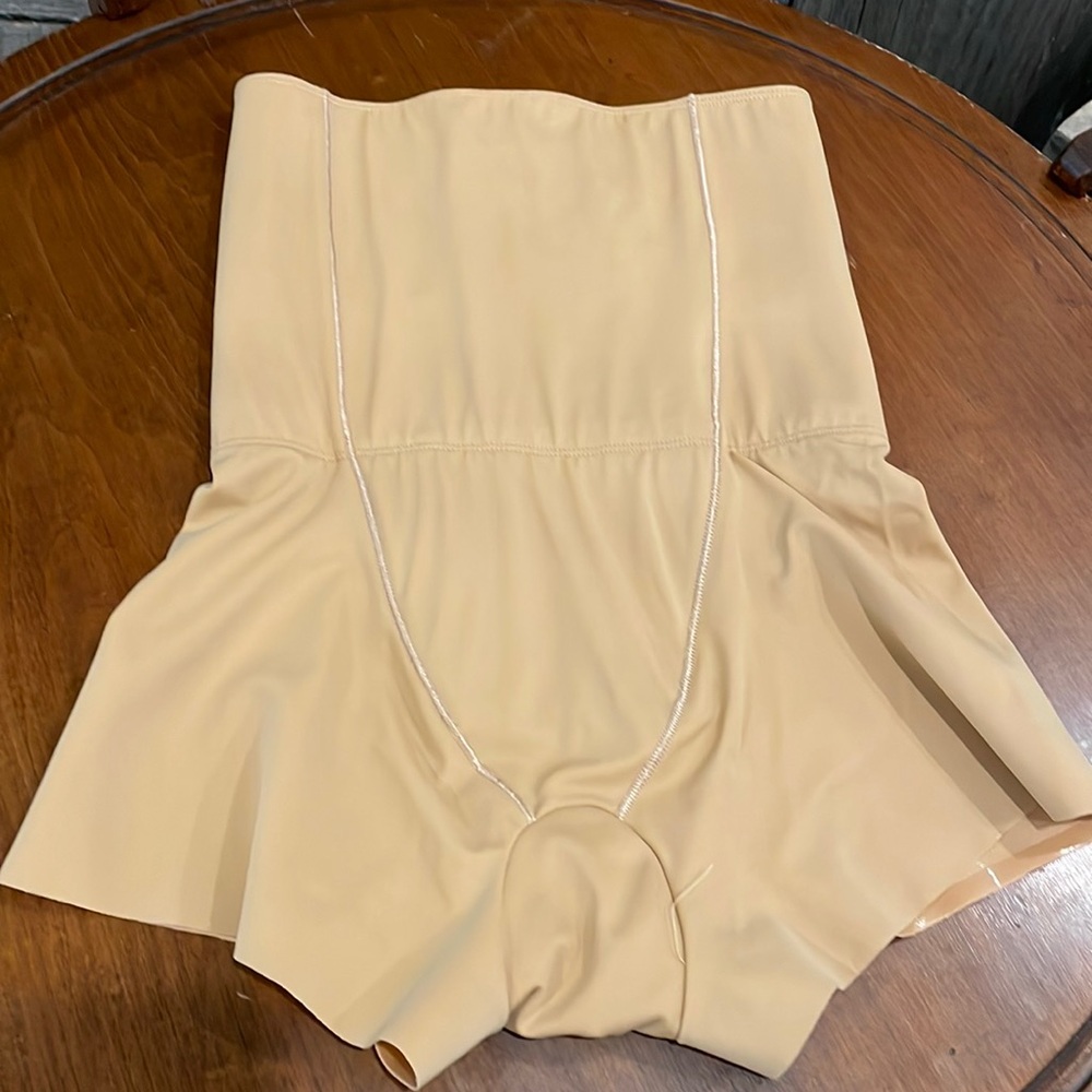 la Vie en Rose shape wear in size M